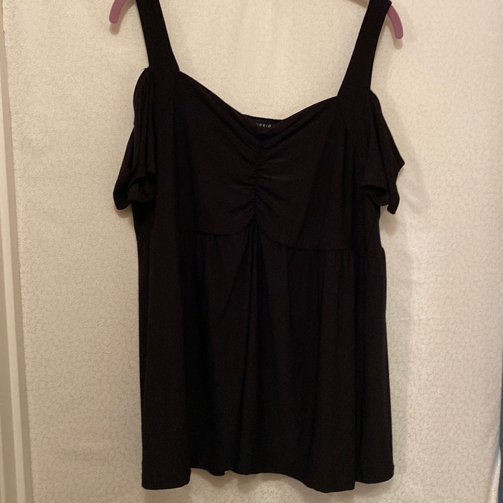 Torrid cold shoulder top. Sz 2. Nwt.